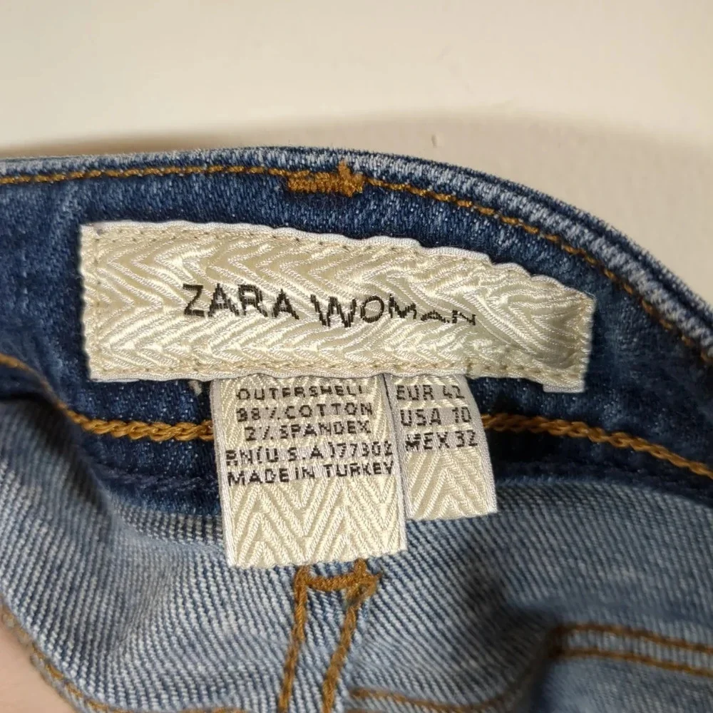 Zara women Denim skirt short , size 10